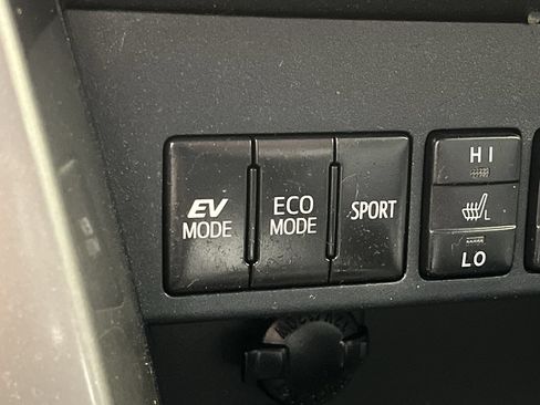 Used 2018 Toyota RAV4 Limited w/ Advanced Technology Package AWD/4WD image 17