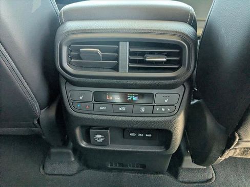 Used 2025 Honda Pilot Elite image 16