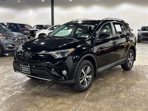 Used 2018 Toyota RAV4 XLE w/ Plus Extra Value Package AWD/4WD image 5