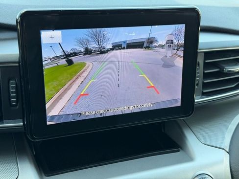 Certified 2022 Ford Explorer XLT w/ Equipment Group 202A image 35