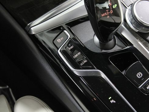 Certified 2022 BMW 530i xDrive w/ Convenience Package image 16