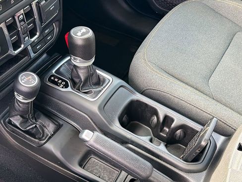 Used 2024 Jeep Wrangler Sahara image 28