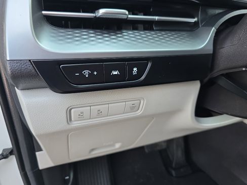 Used 2024 Kia Carnival LX FWD image 26