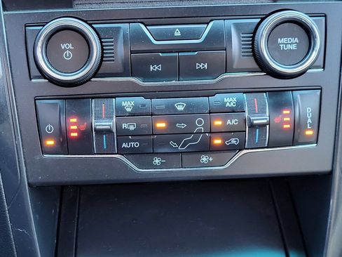 Used 2016 Ford Explorer XLT w/ Equipment Group 201A AWD/4WD image 23