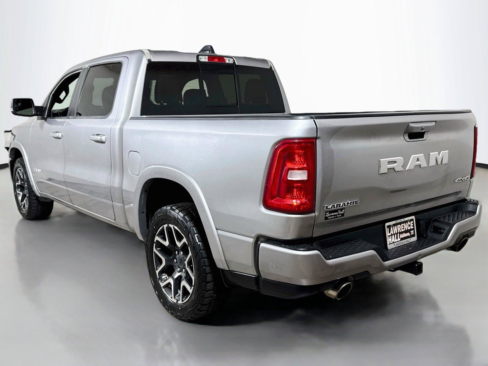 Used 2025 RAM 1500 Laramie AWD/4WD image 6