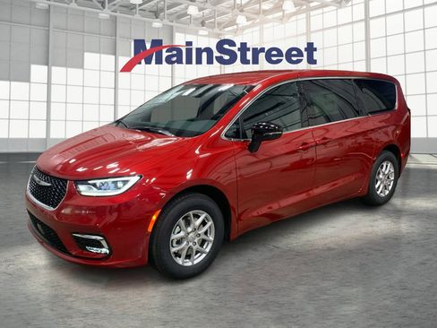 New 2026 Chrysler Pacifica Select image 1