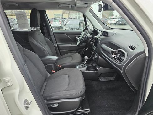 Used 2018 Jeep Renegade Altitude image 12