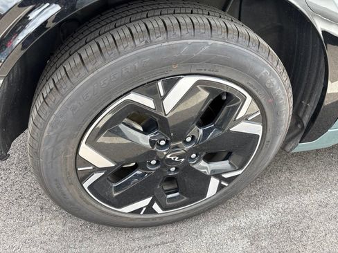 Certified 2023 Kia Niro Wind w/ Wind Preserve Package FWD image 10