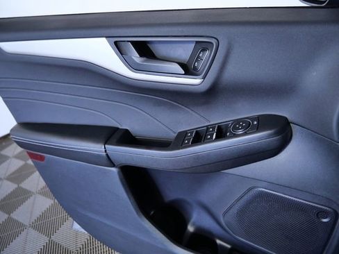 Certified 2022 Ford Escape SE w/ Cold Weather Package image 23