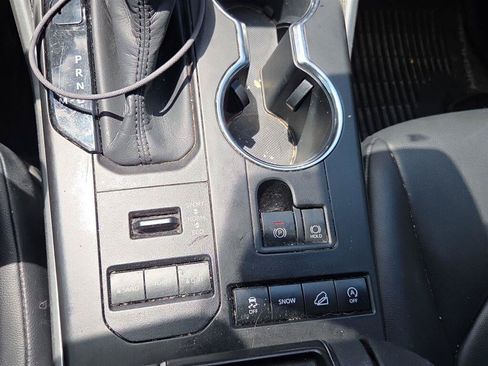 Used 2020 Toyota Highlander XLE AWD/4WD image 16