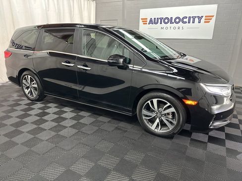 Used 2024 Honda Odyssey Touring image 3