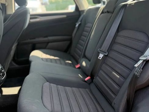 Used 2017 Ford Fusion SE FWD image 17