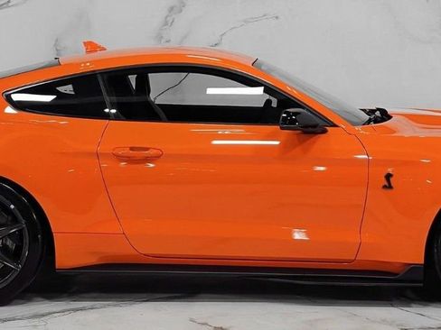 Used 2021 Ford Mustang Shelby GT500 w/ Carbon Fiber Track Pack RWD image 2