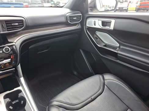 Certified 2023 Ford Explorer Platinum w/ Technology Package image 16