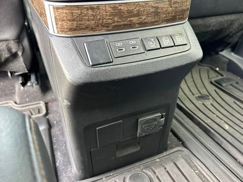 Used 2025 Toyota Sienna Platinum AWD/4WD image 13