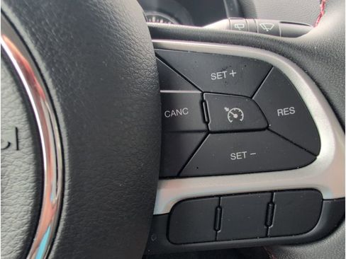 Used 2023 Jeep Renegade Trailhawk image 23