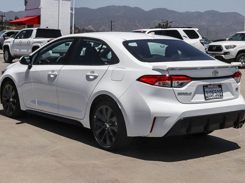 Certified 2025 Toyota Corolla SE w/ Convenience Package FWD image 5