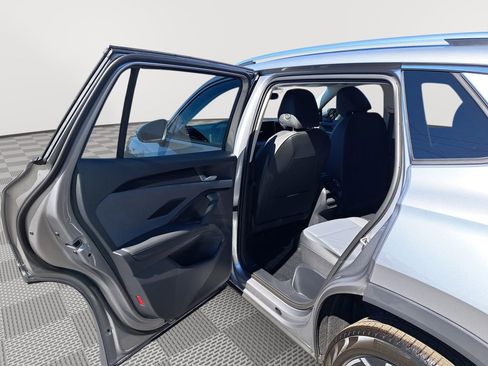 New 2025 Volkswagen Tiguan SE FWD image 13