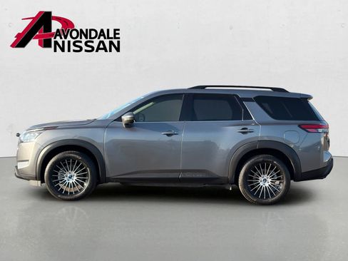 Used 2022 Nissan Pathfinder SV FWD image 2