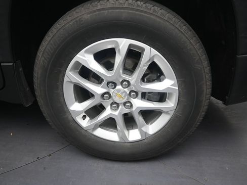 Used 2023 Chevrolet Traverse LS FWD image 10