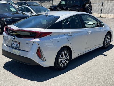 Used 2022 Toyota Prius Prime Limited FWD image 5