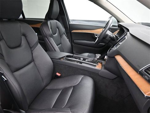Used 2022 Volvo XC90 T6 Momentum w/ Climate Package image 36
