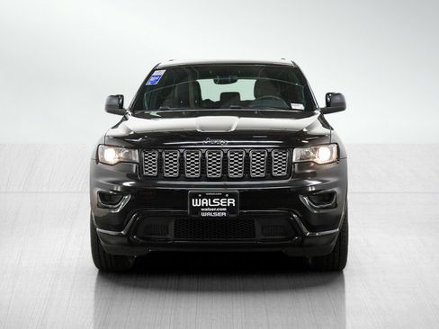 Used 2017 Jeep Grand Cherokee Altitude AWD/4WD image 8