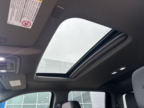 Used 2023 GMC Sierra 3500 Denali w/ Denali Ultimate Package image 17