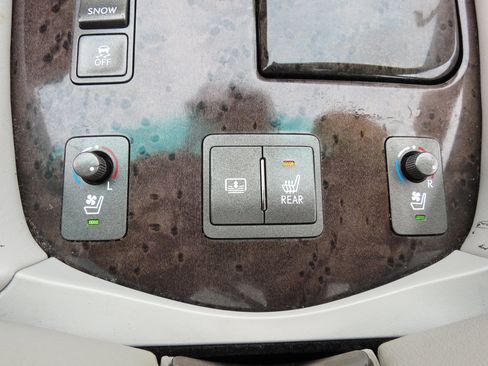 Used 2011 Lexus LS 460 image 28