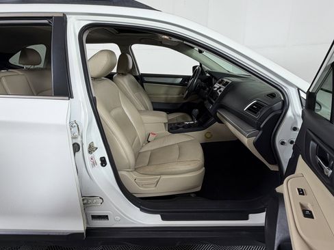 Used 2017 Subaru Outback 2.5i Premium image 5