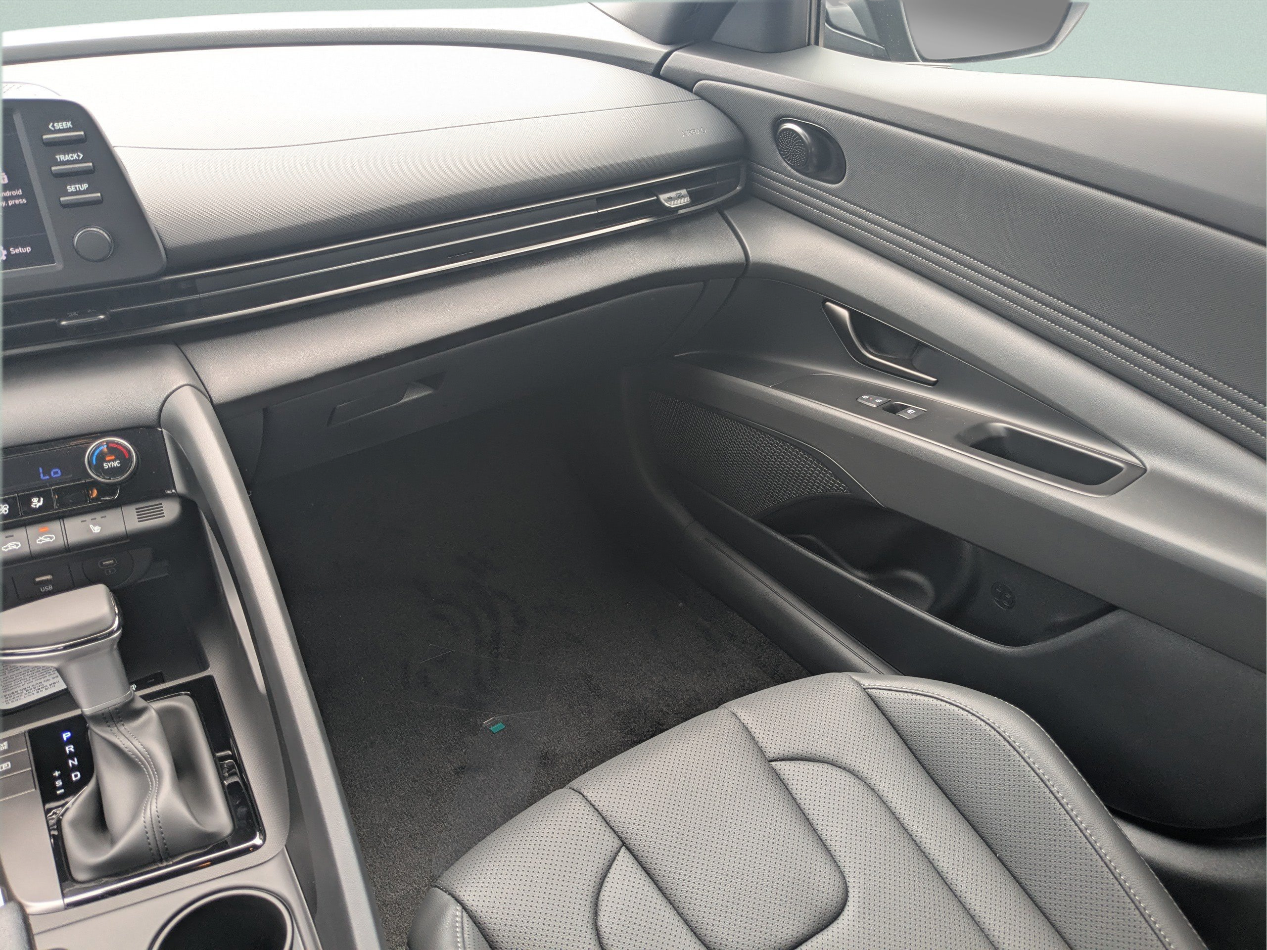 New 2026 Hyundai Elantra SEL Sport FWD image 18