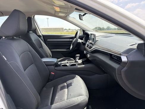 Used 2023 Nissan Altima 2.5 SV FWD image 4