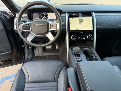 Used 2024 Land Rover Discovery Dynamic SE image 19