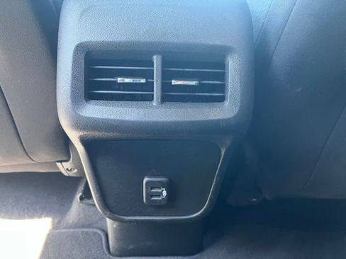 Used 2020 Chevrolet Equinox LS w/ LS Convenience Package FWD image 17