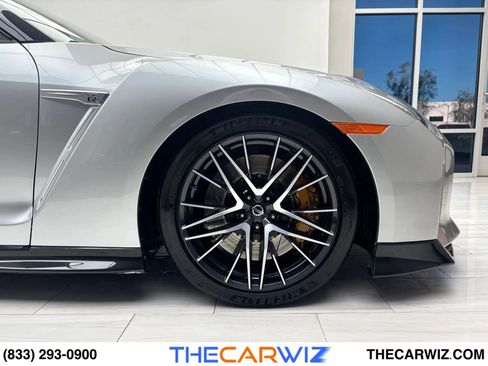 Used 2023 Nissan GT-R Premium w/ Premium Interior Package image 40