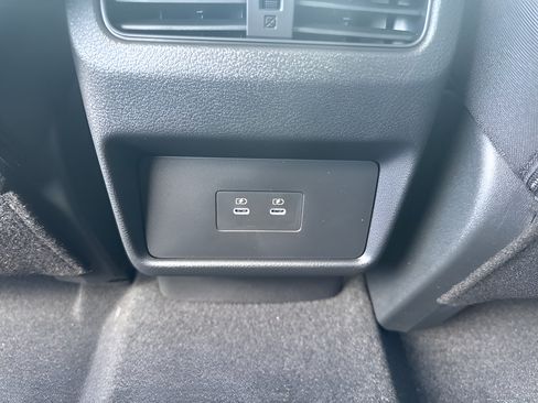 Used 2026 Nissan Rogue SV FWD image 30