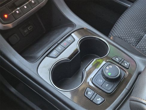 Used 2022 GMC Acadia AT4 image 15