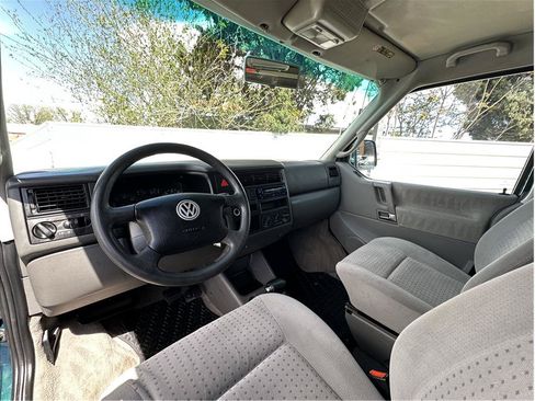 Used 2003 Volkswagen Eurovan MV FWD image 2