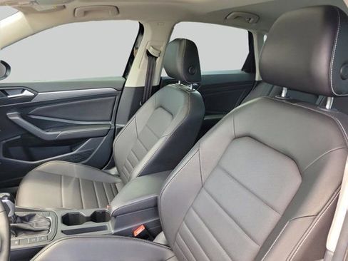 Used 2022 Volkswagen Jetta SE FWD image 9