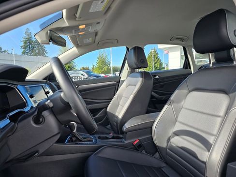 Used 2024 Volkswagen Jetta SE image 23