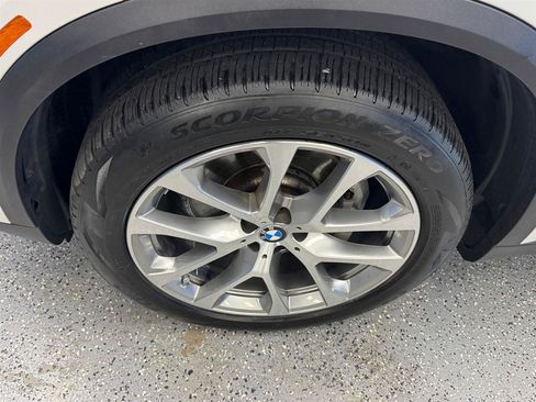 Used 2023 BMW X5 xDrive40i w/ Premium Package AWD/4WD image 16