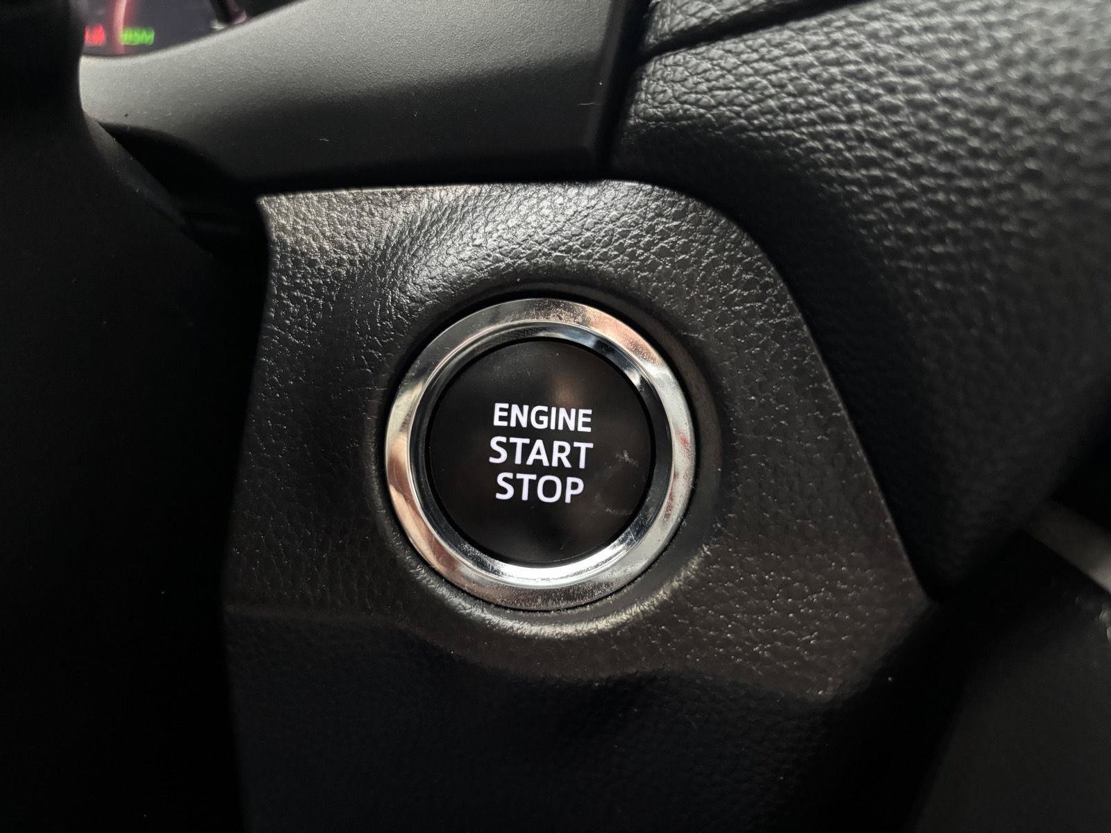 Used 2025 Toyota RAV4 XLE AWD/4WD image 27