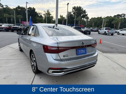 Used 2025 Volkswagen Jetta SEL FWD image 6