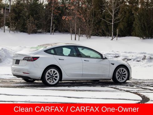 Used 2022 Tesla Model 3 Standard Range RWD image 9