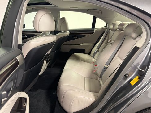 Used 2013 Lexus LS 460 w/ Comfort Pkg RWD image 21