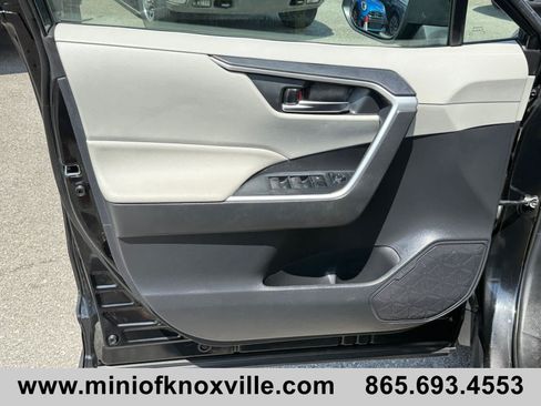 Used 2020 Toyota RAV4 XLE FWD image 14