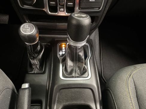 Used 2025 Jeep Wrangler Unlimited Sahara AWD/4WD image 26