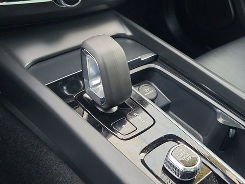 Used 2025 Volvo XC60 B5 Core image 31