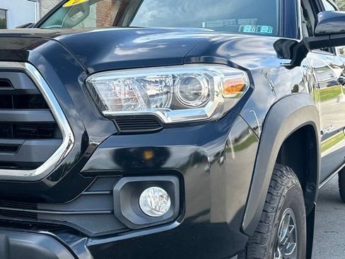 Used 2018 Toyota Tacoma SR5 AWD/4WD image 9