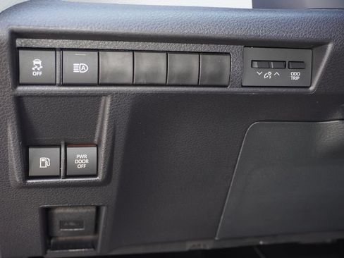 Certified 2026 Toyota Sienna XLE FWD image 15